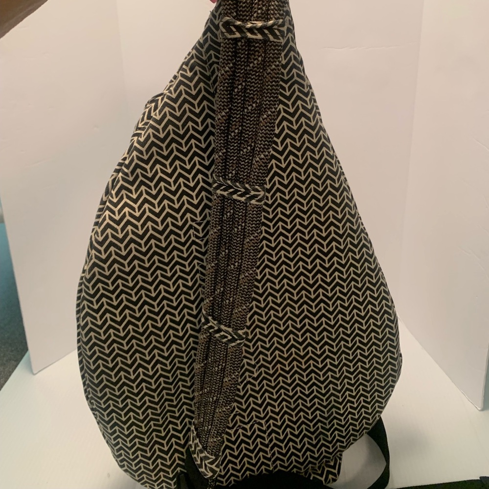 KAVU Rope Shoulder Bag: Great Chevron Pattern! - Picture 2 of 8